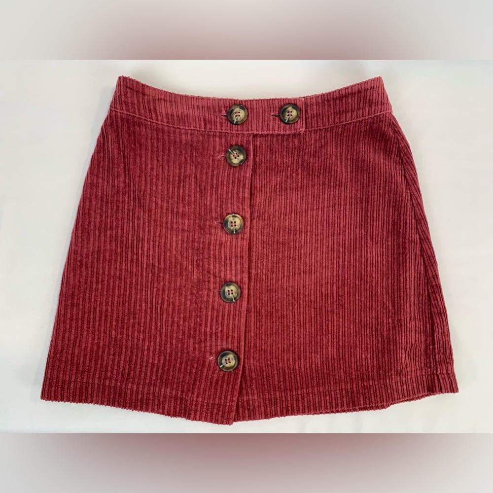 Red Ribbed Francesca’s brand Formal w/buttons Skirt Size:S
